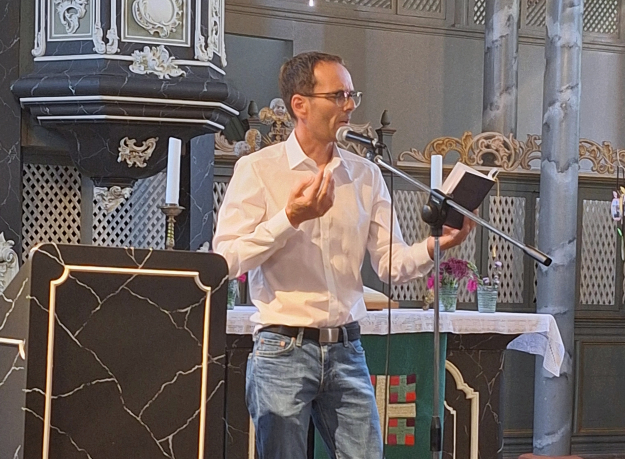 Georg Magirius liest aus "Meine Bibel" - Foto (c) Gabriele Koll