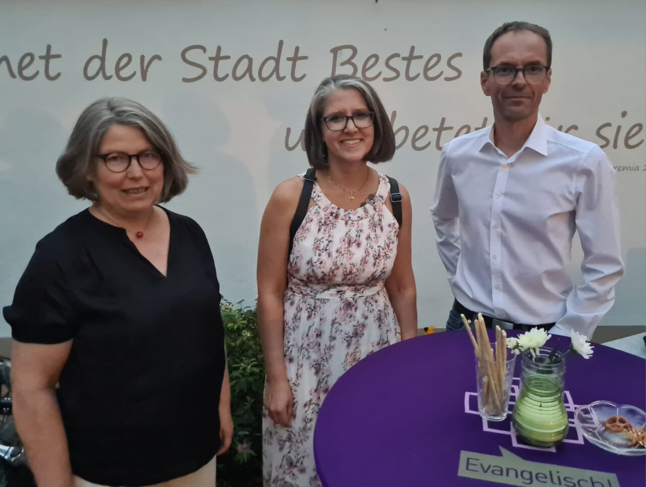 Pfarrerin Andrea Schwarze, Sopranistin Anja Jünger, Georg Magirius in Dietzenbach - Foto (c) Prof. Dr. Reinhard Tscheutschner